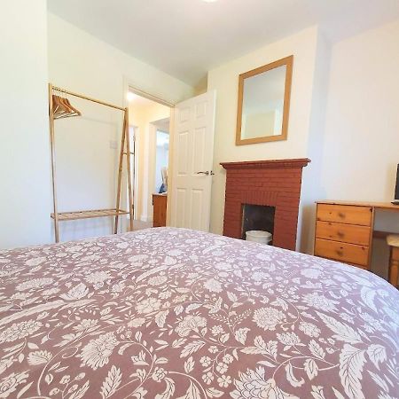 Bassett Flat With 2 Bedrooms And Superfast Wi-Fi Sittingbourne Extérieur photo
