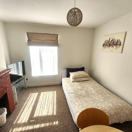 Bassett Flat With 2 Bedrooms And Superfast Wi-Fi Sittingbourne Extérieur photo