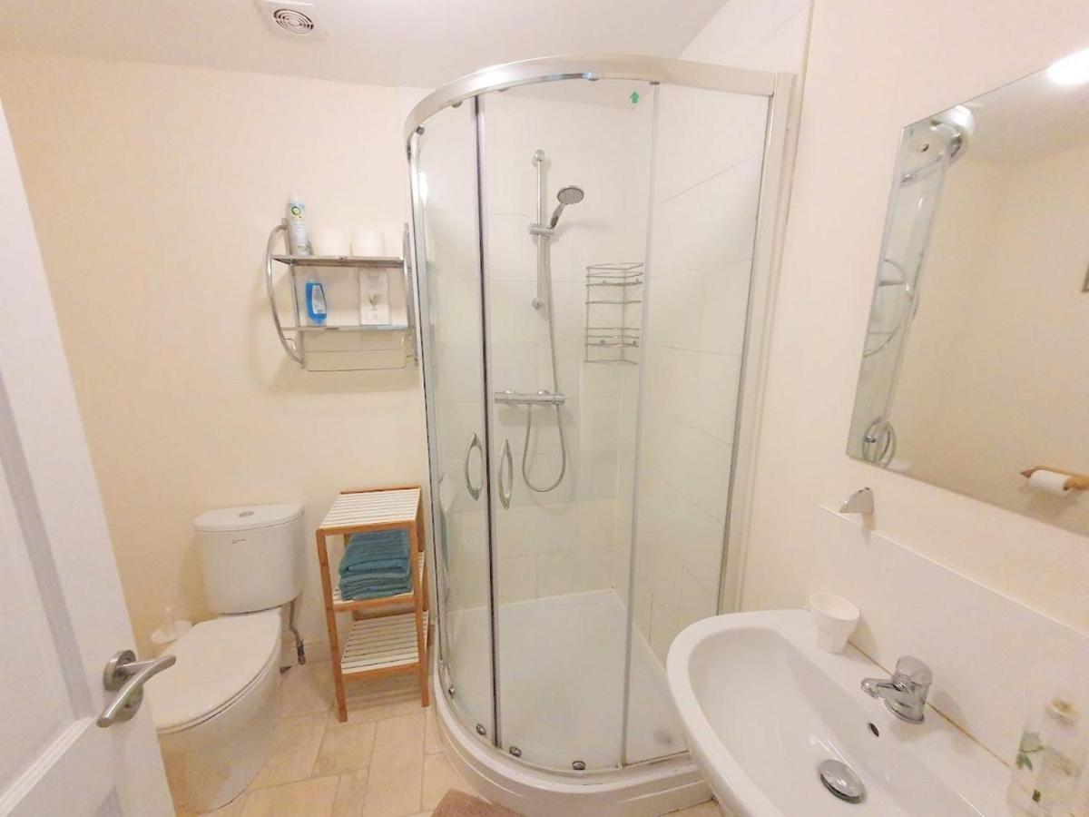 Bassett Flat With 2 Bedrooms And Superfast Wi-Fi Sittingbourne Extérieur photo