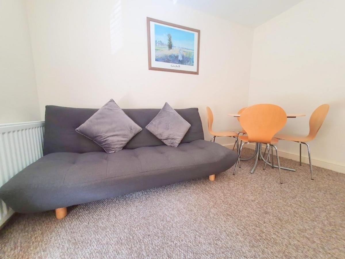 Bassett Flat With 2 Bedrooms And Superfast Wi-Fi Sittingbourne Extérieur photo