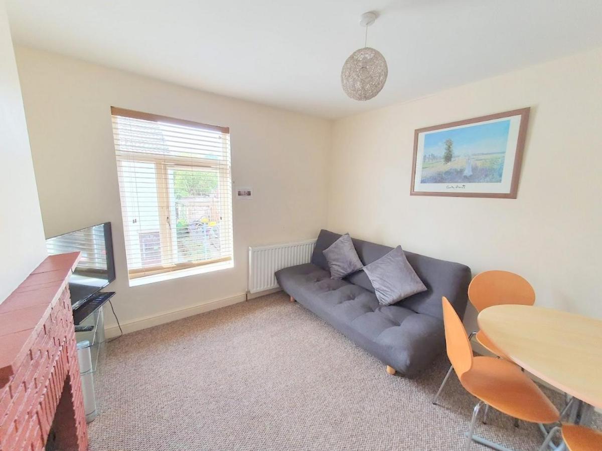 Bassett Flat With 2 Bedrooms And Superfast Wi-Fi Sittingbourne Extérieur photo