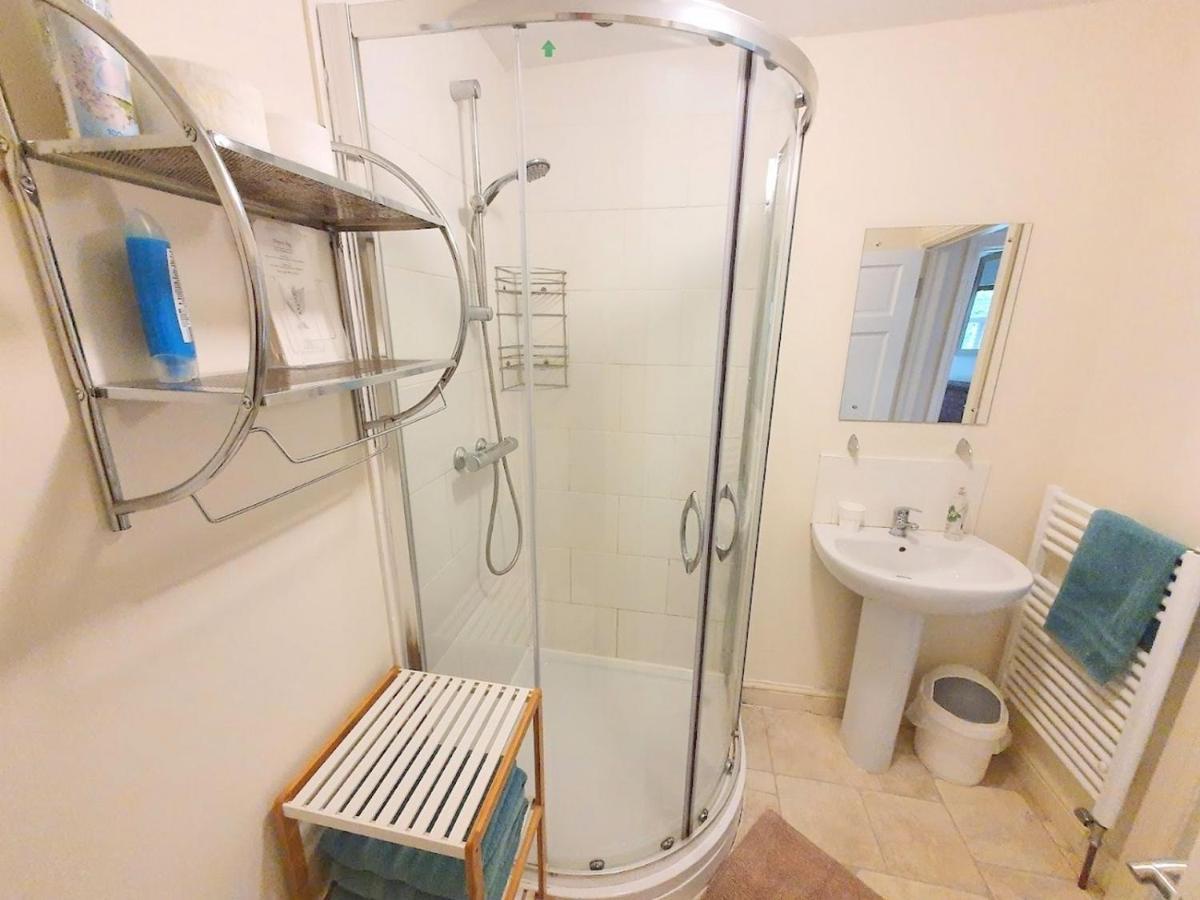 Bassett Flat With 2 Bedrooms And Superfast Wi-Fi Sittingbourne Extérieur photo