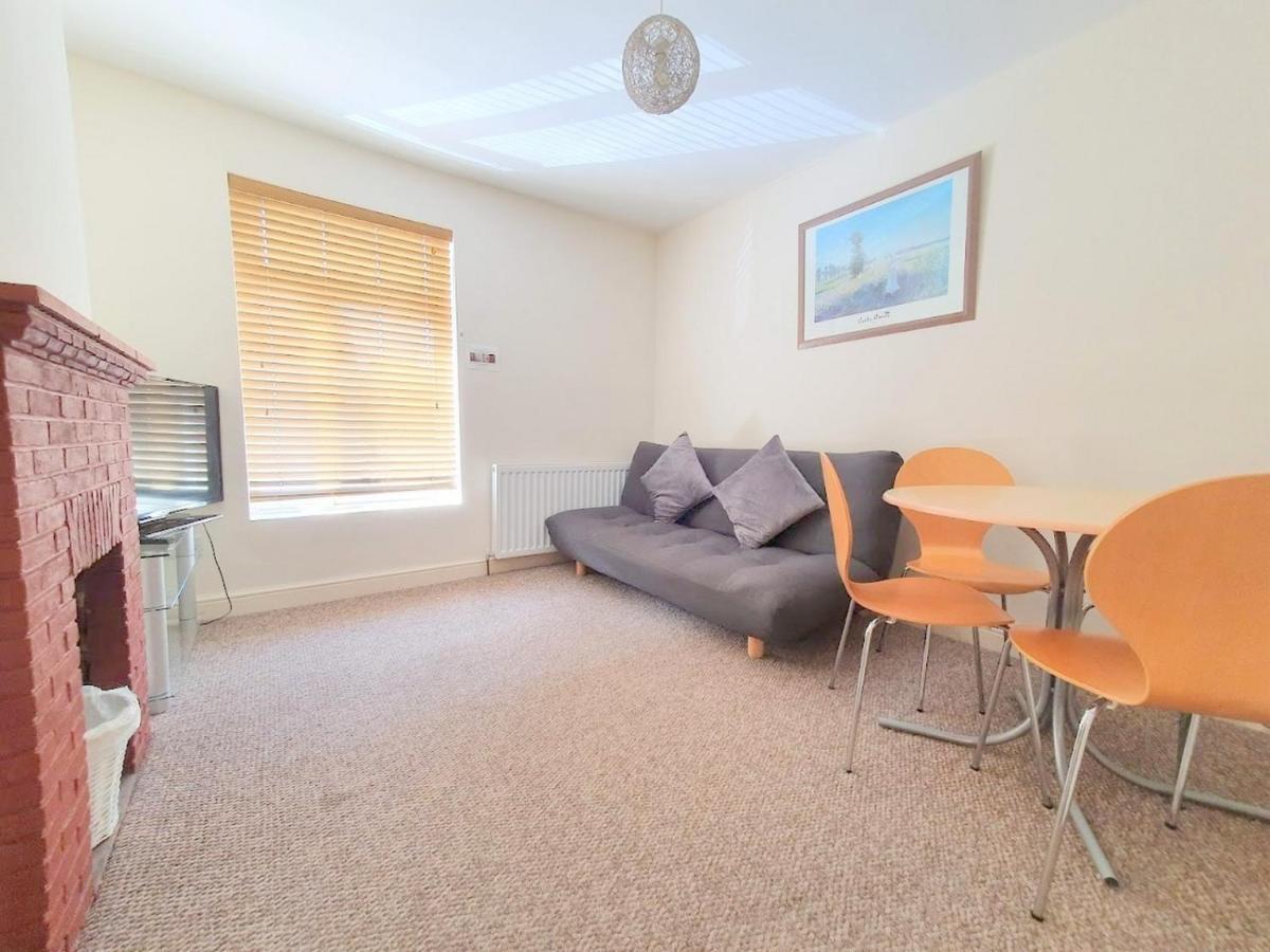Bassett Flat With 2 Bedrooms And Superfast Wi-Fi Sittingbourne Extérieur photo