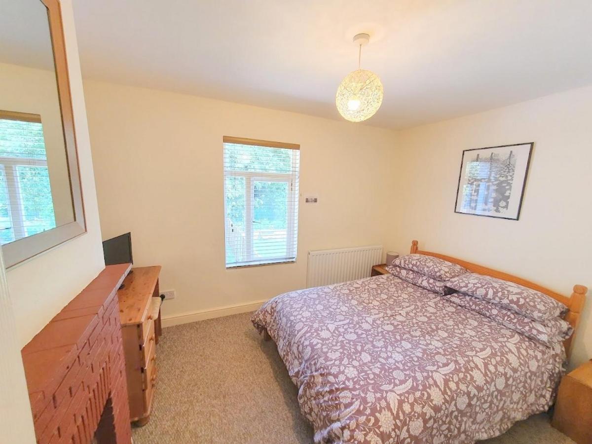 Bassett Flat With 2 Bedrooms And Superfast Wi-Fi Sittingbourne Extérieur photo