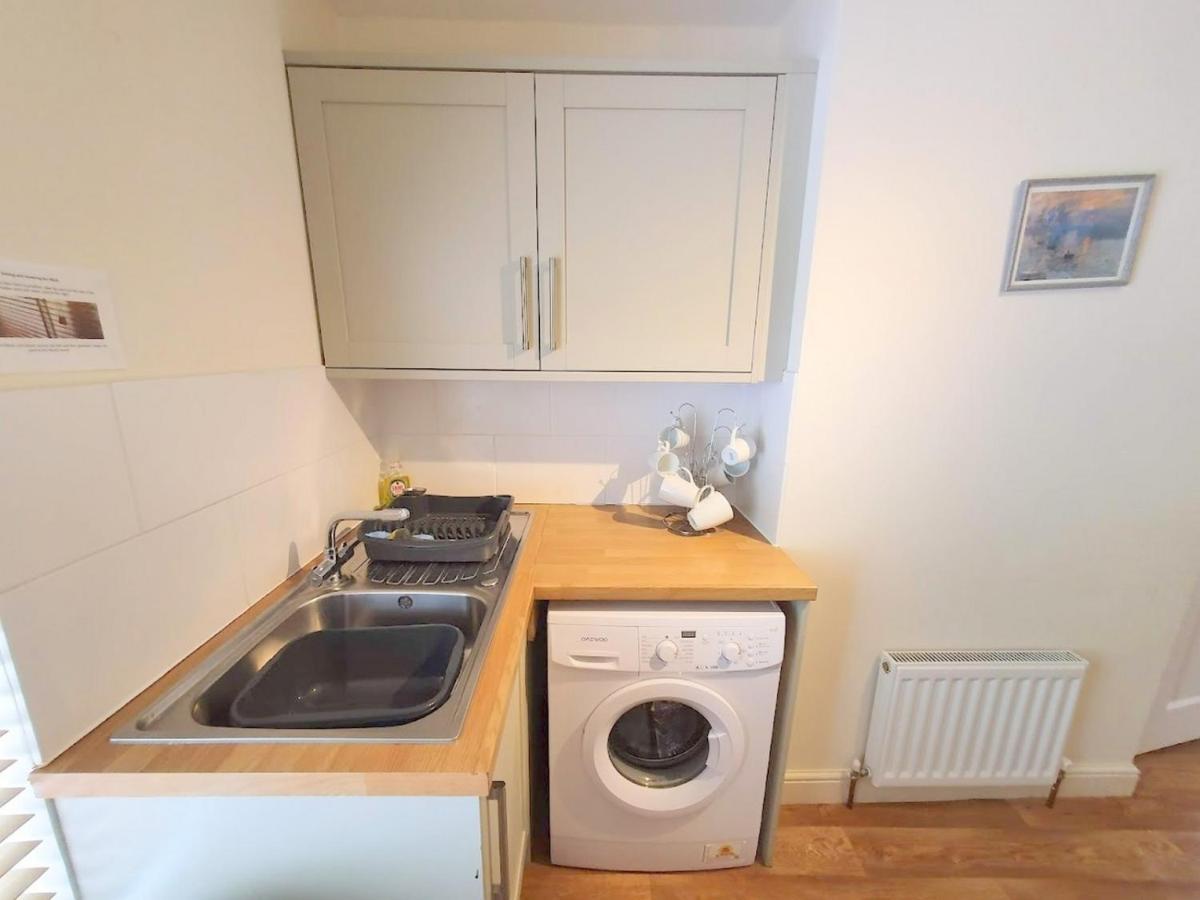 Bassett Flat With 2 Bedrooms And Superfast Wi-Fi Sittingbourne Extérieur photo